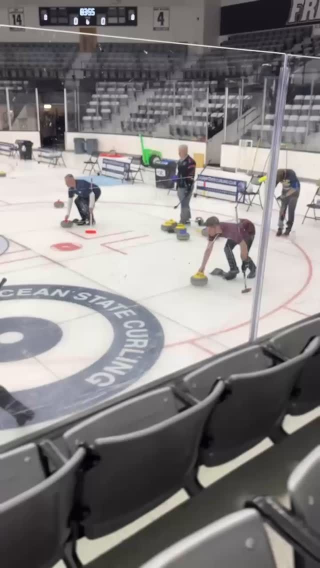 A couple clips from the GNCC Arena Championships: Kieran & Andy with synchronized deliveries, and Mary Beth drawing into the house (videos by @chapmancycles) 🥌 #southshorecurling #southshorecurlingclub #sscc #curling @oceanstatecurling